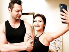 Amateur, Gros seins, Brunette brune, Branlette thaïlandaise, Léchez, Masturbation, Cheveux courts, Adolescente