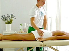 Gros cul, Grosse bite, Sucer une bite, Brunette brune, En levrette, Massage, Adolescente, Nénés