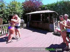 Bikini, De plein air, Fête, Piscine, Tatouage, Épouse