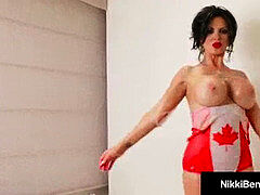 Salle de bains, Brunette brune, Doigter, Masturbation, Mère que j'aimerais baiser, Nue  à poil, Solo