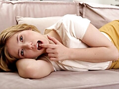 18 jaar, Enthousiasteling, Grote kont, Grote mammen, Seksspeelgoed, Alleen, Tiener, Speelgoed