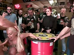 Gros seins, Blonde, Domination, Femelle, Hd, Public, Rugueux, Esclave