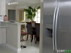 Badpak, Condoom, Vingeren, Keuken, Biljart, Zempak, Tiener, Tieten likken