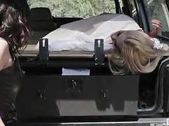 Поза 69, Брюнетки, Хд, Поцелуи, Лесбиянка, Милф, На природе, Киски