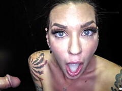 デカ尻, デカチン, デカパイ, のぞき穴, 手コキする, なめる, オナニー, 淫乱熟女