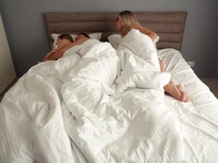 Amateur, Blonde, Éjaculation interne, Mère que j'aimerais baiser, Chatte, Chevaucher, Jarretelles, Plan cul à trois