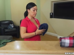 Sucer une bite, Brunette brune, Grossier, Faciale, Hard, Fille latino, Domestique, Rasée
