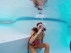Nana, Gros seins, Brunette brune, Fétiche, Piscine, Solo, Adolescente, Sous marin