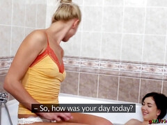 浴室, ブロンド, 茶髪の, 足, フェティッシュ, レズビアン, なめる, ティーン