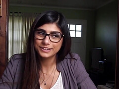 Mia Khalifa having a threesome with two black schlongs