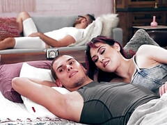 Grosser arsch, Grosse titten, Bisexuell, Blasen, Betrug, Handjob, Masturbation, Spanner