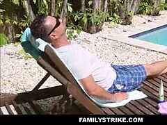 Blasen, Cousine, Orgasmus, Im freien, Pool, Taboo, Jungendliche (18+), Onkel