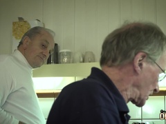 Dormitorio, Mamada, Corridas, Polla, Besar, Mucama, Tetas naturales, Adolescente