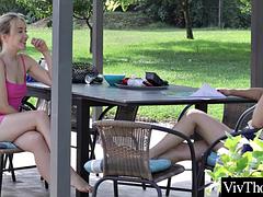 Tussi, Fetisch, Latina, Lesbisch, Masturbation, Im freien, Stiefmutter, Titten