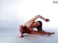 Blonde, Brunette brune, Femelle, Nue  à poil, Chatte, Solo, Sport, Nénés