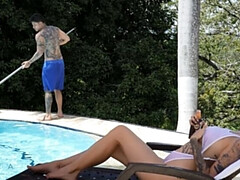 Grosser arsch, Grosser schwanz, Blasen, Latina, Pool, Pov, Tätowierung, Jungendliche (18+)