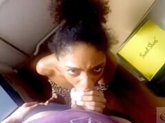 Amateur, Noire, Noir ébène, Fille latino, Léchez, Pov, Suçant, Surprise