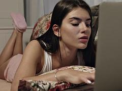 Nana, Sucer une bite, Brunette brune, Compilation, Pieds, Hard, Massage, Adolescente