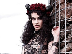 Noire, Brunette brune, Fétiche, Groupe, Branlette thaïlandaise, Hard, Orgie, Tatouage