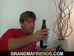 Grosse titten, Oma, Handjob, Reif, Natürlichen titten, Realität, Flotter dreier