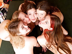 デカ尻, 指いじり, キス, レズビアン, なめる, 剃毛, ストリッピング, オッパイの
