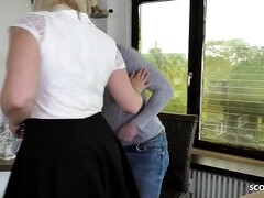 18 ans, Blonde, Preservatif, Allemand, Hard, Jarretelles, Professeur, Adolescente