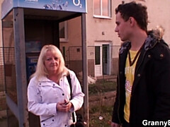 Enticing hoochie's riding sex