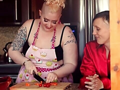 Gros seins, Doigter, Lesbienne, Léchez, Masturbation, Chatte, Rasée, Dénudage