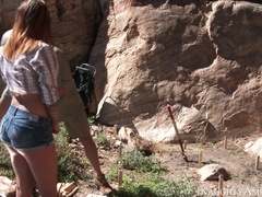 Amerikanisch, Braunhaarige, Hochschule, Sperma im mund, Schwanz, Student, Tätowierung, Titten