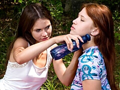 Жопа, Пальцем, Натуральные сиськи, На природе, Бритые, Тощие, Стриптизерша, Сиськи