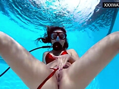 Подружка, Хд, Мастурбация, Оргазм, Бассейн, На публике, Молоденькие, Игрушки