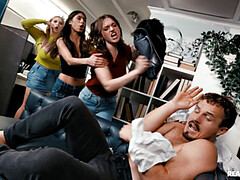 Tetas grandes, Morena, Estilo perrito, Fetiche de pies, Pajear, Lamidas, Coño, Falda