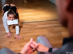 Cul, Blonde, Sucer une bite, En levrette, Doigter, Jarretelles, Dénudage, Nénés