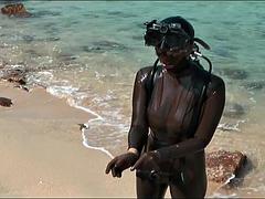 Strand, Blondine, Fetisch, Latex, Solo, Unter wasser