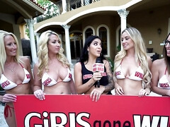 Grote mammen, Blond, Vingeren, Alleen