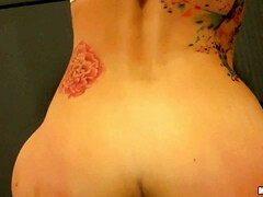 Anaal, Grote mammen, Bruinharig, Vriendin, Doordringend, Gezichtspunt, Kut duiken, Tatoeage