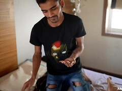 Aziatisch, Grote mammen, Pijpbeurt, Bruinharig, Rondborstig, Indisch, Natuurlijke tieten, Tieten likken