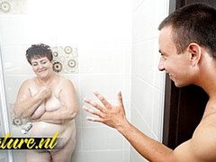 Grosse titten, Blasen, Geile alte tussi, Hundestellung, Behaart, Hd, Reif, Rotschopf