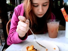 Dansant, Extrême, Béant, Masturbation, Public, Solo, Gicler, Sous la jupe