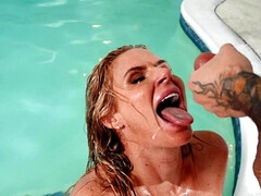 Gros cul, Gros seins, Blonde, Sucer une bite, En levrette, Hd, Mère que j'aimerais baiser, Chatte