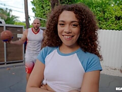 Sucer une bite, Brunette brune, En levrette, Noir ébène, Interracial, Seins naturels, Adolescente, Nénés