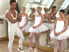 Grosser schwanz, Blondine, Spermaladung, Schwanz, Aufs gesicht abspritzen, Zierlich, Jungendliche (18+), Uniform