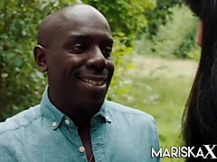 Gros seins, Sucer une bite, En levrette, Interracial, Fille latino, De plein air, Réalité, Suçant