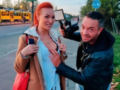 Blasen, Hundestellung, Handjob, Milf, Im freien, Rotschopf, Rasiert, Schüchtern
