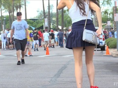 Крупный план, Экстремальный секс, Мастурбация, Оргазм, На публике, Соло, Под юбкой