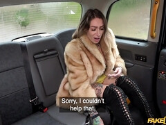 Anal, Sucer une bite, Bottes, Voiture, Éjaculation interne, Masturbation, Seins naturels, Tatouage