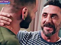 Анальный секс, Красотки, Бисексуалы, Смазливые, Геи, Секс без цензуры, Развязные, Втроем