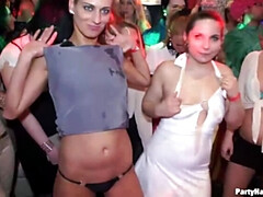 Blondine, Cfnm, Gruppe, Hd, Interrassisch, Milf, Party, Strümpfe