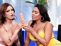 Culo grande, Verga grande, Tetas grandes, Mamada, Consolador, Estilo perrito, Ffm, Juguetes