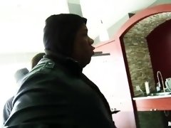 Grosser schwanz, Schwarz, Hardcore, Milf, Reiten, Ablutschen, Tätowierung, Titten